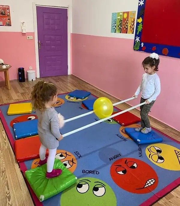 بدائل إبداعية للشاشات: أنشطة ممتعة لإبقاء أطفالك مشغولين في المنزل