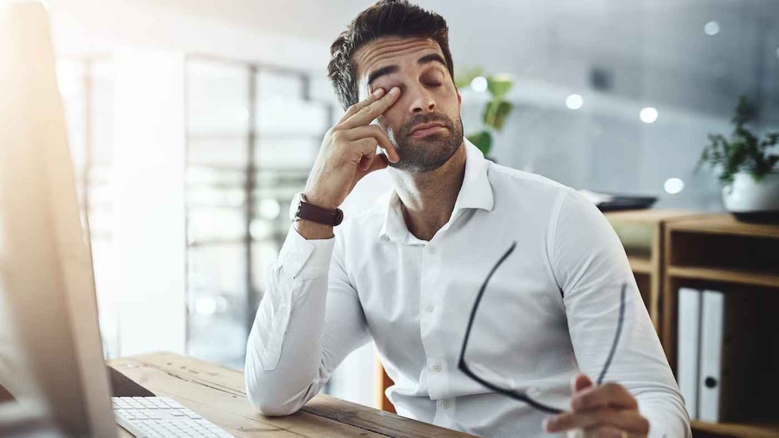 لماذا تشعر بالتعب رغم نومك لـ 8 ساعات؟ الأسباب التي يتجاهلها الأطباء