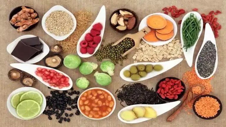 أطعمة طبيعية لتنظيف الكبد من السموم وتحسين عملية الهضم في أسبوع