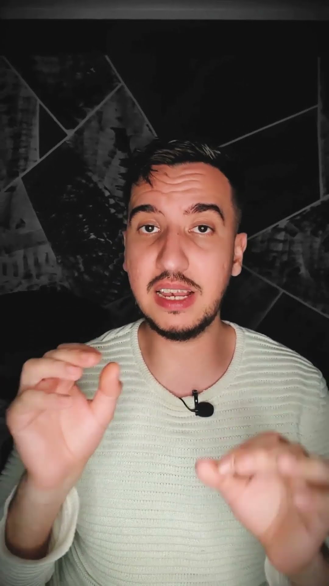 كيف تكتشف الكاميرات المخفية في الفنادق وأماكن الإقامة لضمان خصوصيتك