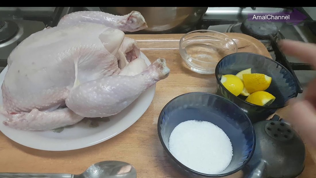 كيف تقضي على رائحة زفارة الدجاج تماماً أثناء الطبخ بخطوة واحدة