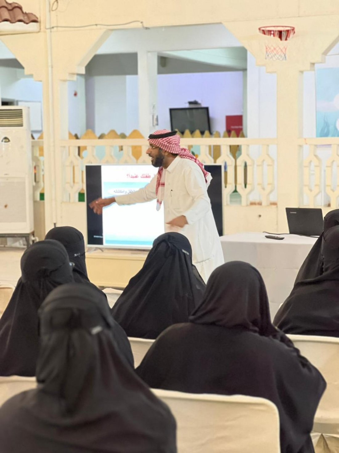 كيفية التعامل مع الطفل العنيد وتعديل سلوكه بدون صراخ أو ضرب