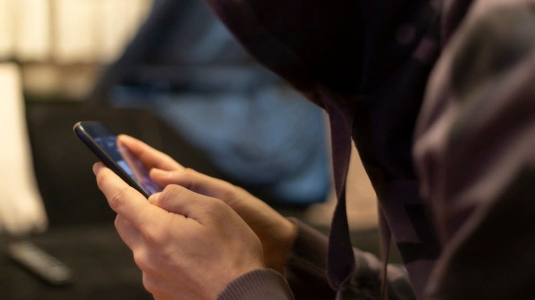 علامات تدل على أن هاتفك مخترق وكيف تحمي نفسك فوراً